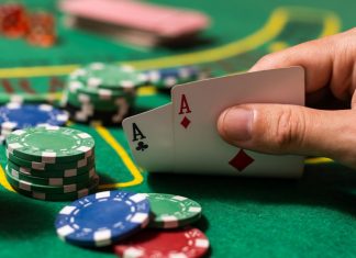 Pennsylvania agrees to join online poker shared player pool Player looking at his hand