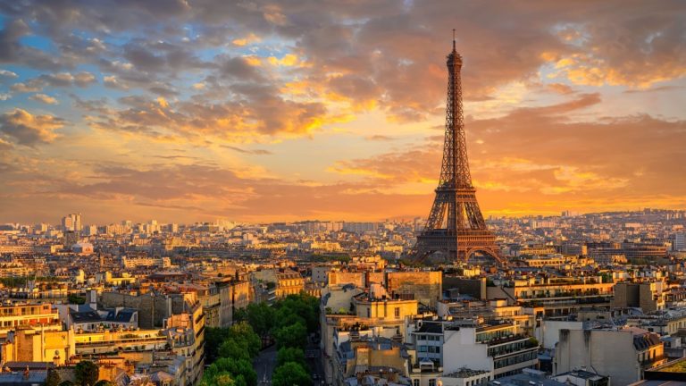 France Médiateur Ombudsman hails new efficiency in gambling resolutions Paris sky line
