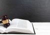 DraftKings accused of “luring naive gamblers” in new lawsuit Gavel and open law book