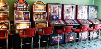 AGCs “frustrated” as UK government delays resolving 80/20 slot rule Slot machines