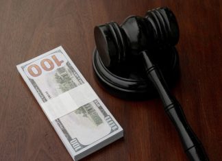 High 5 Games’ Connecticut licence reinstated following $1.5m settlement A gavel sits next to a stack of bank notes, indicating a settlement has been reached