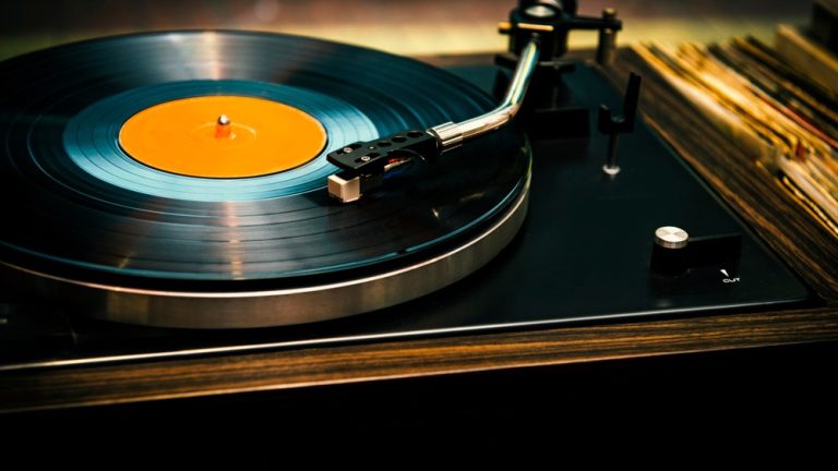 Record player as a concept for classic slots