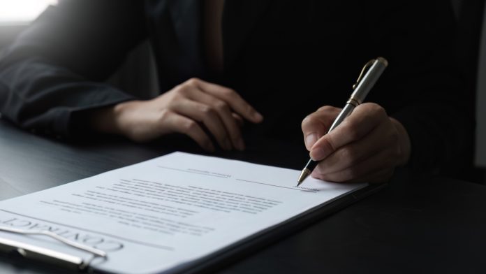 gr8-tech-creedroomz-live-casino-partnership-(1) Close up of contract being signed