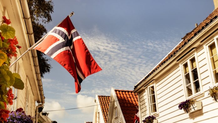 norway-regulator-loses-tips-system-error Norway flag on the side of a house