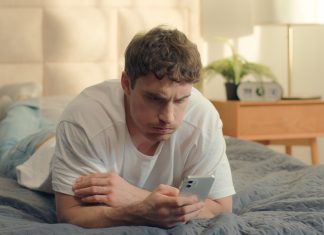 Study: scam operators pray on confused North American consumers Confused mobile user