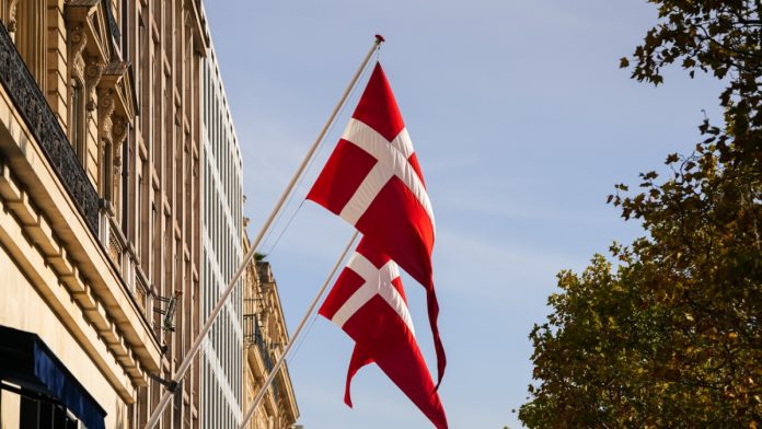 danish-minister-warns-children-gambling-schools Denmark flag