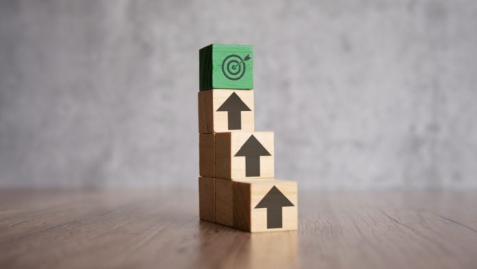 betsul-brazil-spinoro Wooden block rising up