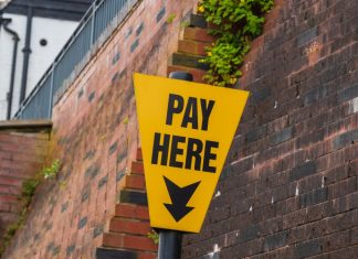 Dutch regulator elevates enforcement strategy after YouTuber fails to comply Pay here sign