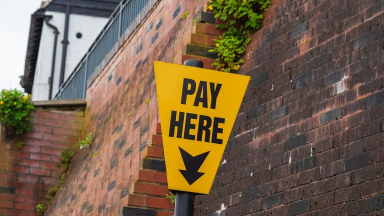 Dutch regulator elevates enforcement strategy after YouTuber fails to comply Pay here sign