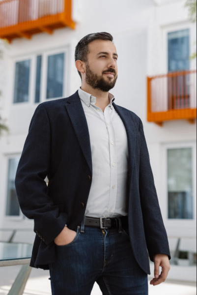 Clyde Vassalo, Elantil's CPO