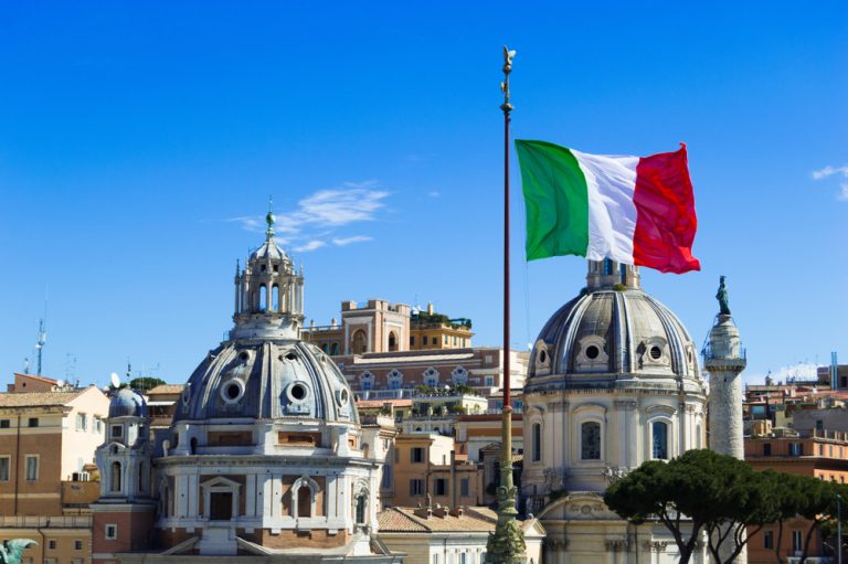 Swintt ramps up Italy presence with Betsson’s Starcasino link-up Italy flag