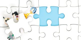Why iGaming operators are rethinking aggregation with Infingame People fit a puzzle piece in its place, illustrating Infingame's integration work.