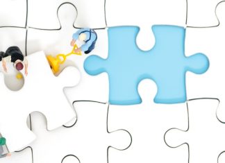 Why iGaming operators are rethinking aggregation with Infingame People fit a puzzle piece in its place, illustrating Infingame's integration work.