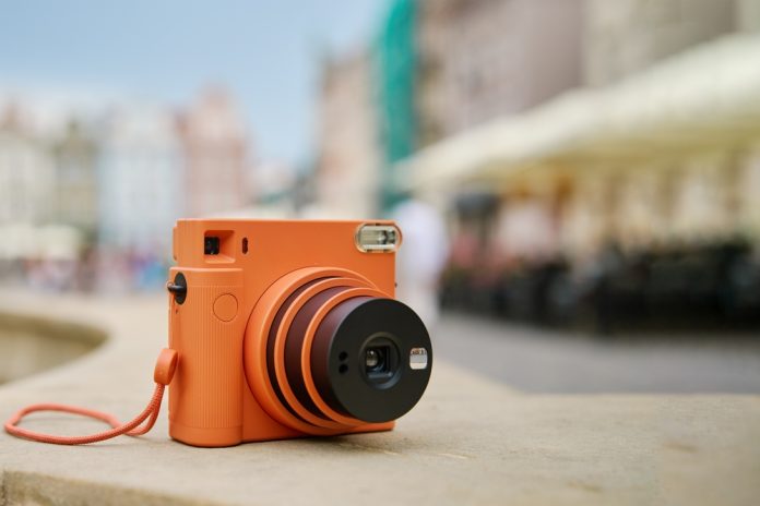 Instant camera