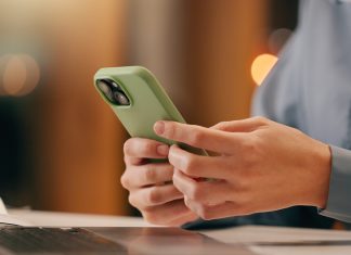 Zenith: Brazil is well-suited to our mobile-first iGaming approach Man using mobile as Zenith Chats About mobile casino experiences in Brazil