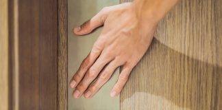 Why affiliates need to push rather than pull in today’s social media age Hand pushing door
