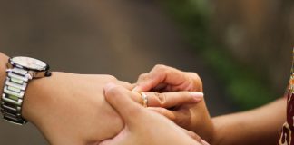 Hub88 says yes to 7Rings Gaming integration ring being put on finger