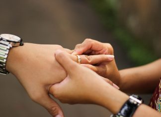 Hub88 says yes to 7Rings Gaming integration ring being put on finger