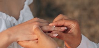iGP says yes to Optimove’s engagement boost Man putting ring on a woman's finger