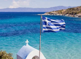 Amusnet: omnichannel is key to Greek casino success Greek flag with ocean in background
