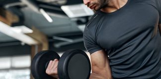 Hollywoodbets strengthens in South Africa with Tom Horn Gaming Man curls dumbbell
