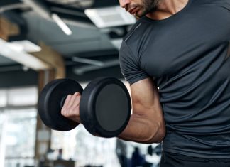 Hollywoodbets strengthens in South Africa with Tom Horn Gaming Man curls dumbbell
