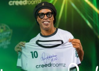 Ronaldinho celebrates Creedroomz live casino deal with studio visit Ronaldinho