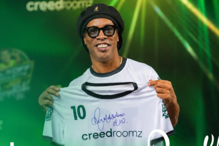 Ronaldinho celebrates Creedroomz live casino deal with studio visit Ronaldinho