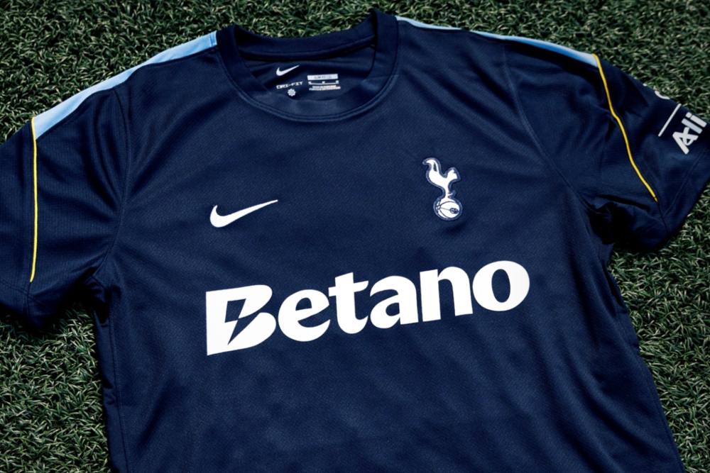 Betano x Tottenham training kit