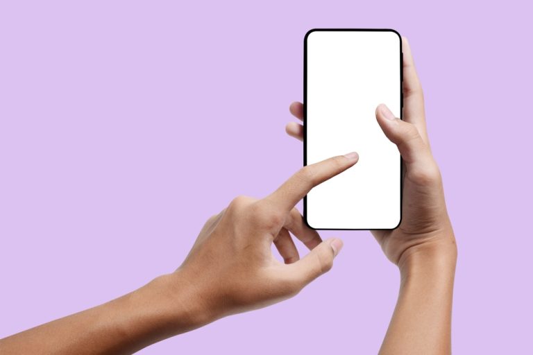 Galaxsys: bringing intuitive digital experiences to casino lobbies with Instawin swiping on the phone